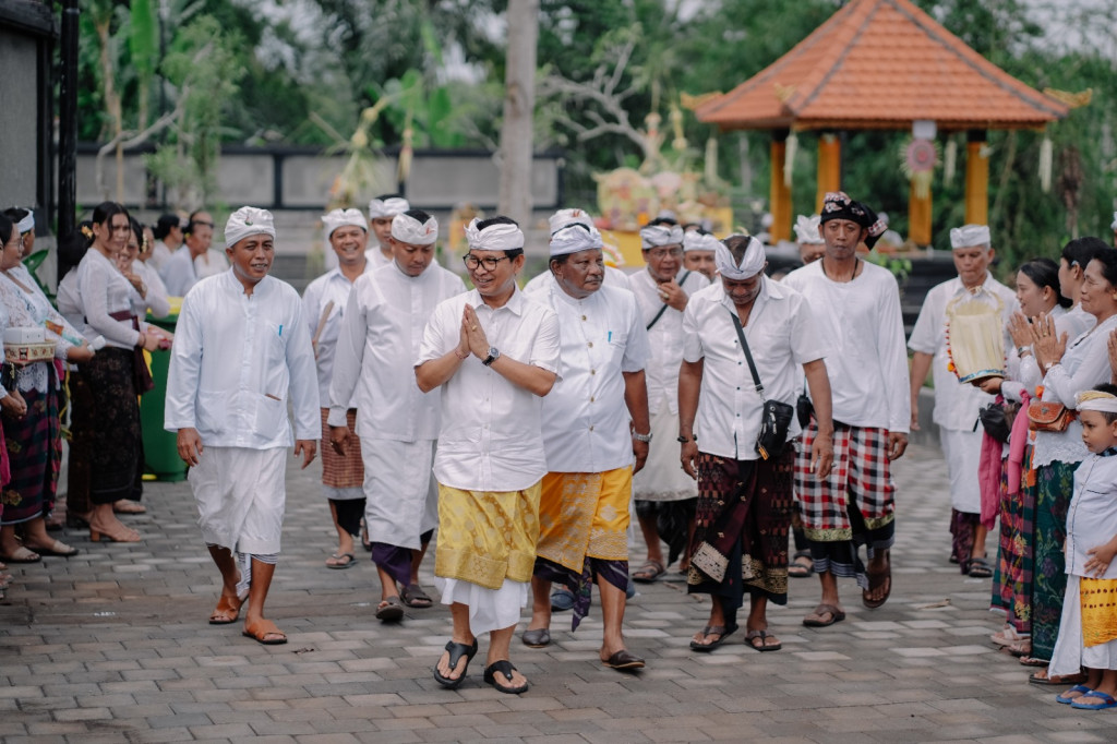 Piodalan Pura Prajapati Banjar Tengah Kaler Gulingan